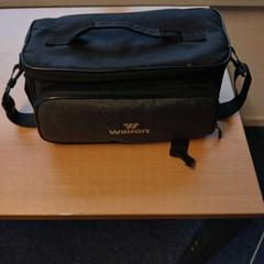 Táska zwart, amint azt UVO Vervoer az iLost segítségével jelentette.