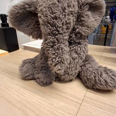 Kuschelige ohrfeige, gemeldet von IKEA Montpellier über iLost