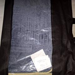 Borsa met gebedsmat, come riportato da Qbuzz DMG utilizzando iLost