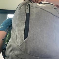 Táska Grijs, amint azt Regio Limburg - Leuven az iLost segítségével jelentette.