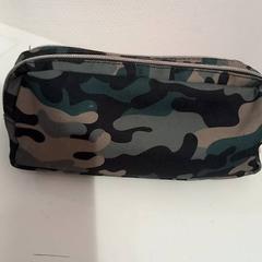 Étui, a été signalé par allGo Almere utilisant iLost