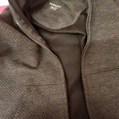 السترة Sweat capuche، كما تم الإبلاغ عنه بواسطة IKEA Paris - Plaisir عبر iLost
