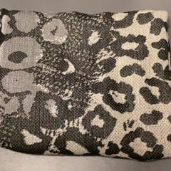 الوشاح، كما تم الإبلاغ عنه بواسطة MEININGER Hotel Copenhagen عبر iLost