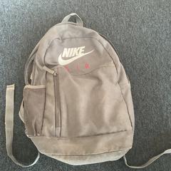 Motxila, gisa salatu by Breng Arnhem iLost erabiliz