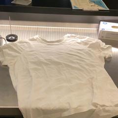 Tshirt White, zoals gemeld door MEININGER Hotel Leipzig Hauptbahnhof met iLost