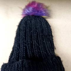 Beanie Zwart met paars bovenop, som rapportert av Qbuzz GD Groningen Peizerweg ved bruk av iLost