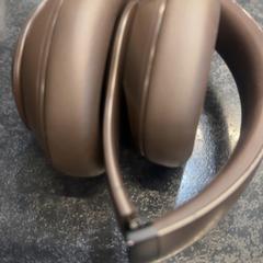 Hörlurar, rapporterat av Rotterdam The Hague Airport med iLost