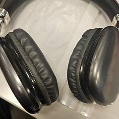 ヘッドホン がiLostで Vrije Universiteit Amsterdam によって報告されました