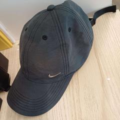 Kšiltovka nike, jak nahlášeno IKEA Liège pomocí iLost