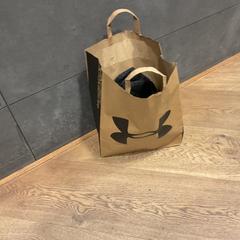 Taška Under armour, jak nahlášeno Designer Outlet Roosendaal pomocí iLost