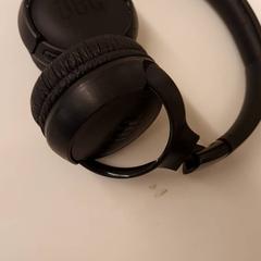 Auriculars Zwart, segons ha informat HvA Amstelcampus mitjançant iLost