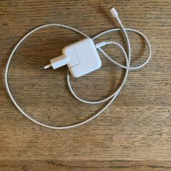 Carregador para iPhone, como reportado por Van der Valk Hotel Kasteel TerWorm utilizando o iLost