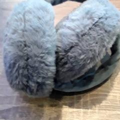 Protetor de orelhas, como reportado por EBS Tramplein utilizando o iLost