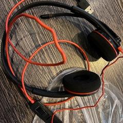 İLost kullanarak WestCord Hotel Eindhoven tarafından bildirildiği gibi Kulaklıklar Rood draad