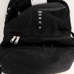 Ruksak - Zwart Dendal, ako bolo nahlásené Centraal magazijn pomocou iLost