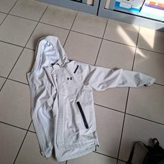 Bunda blanc ou gris très clair de sport, ako bolo nahlásené ilévia pomocou iLost