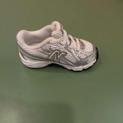 Schoen Grijs