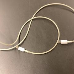Adaptador witte apple kabel, segons ha informat Universiteit Gent - Faculteitsbibliotheek LW mitjançant iLost