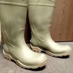 Chaussure & Bottes en caoutchouc Darkgreen, a été signalé par Mövenpick Hotel Amsterdam City Centre utilisant iLost