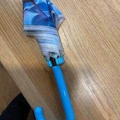 Összecsukható esernyő, amint azt Designer Outlet Roosendaal az iLost segítségével jelentette.