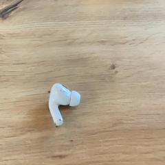 Airpod, a été signalé par MEININGER Hotel Köln West utilisant iLost