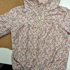 Kleding Bloemetjes kinder jas maat 98/104, ha sido reportado por IKEA Amersfoort con iLost