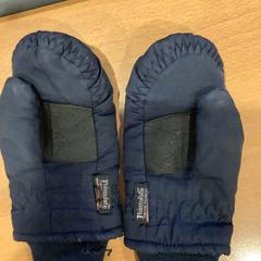 Gloves, as reported by Gemeente Amsterdam using iLost