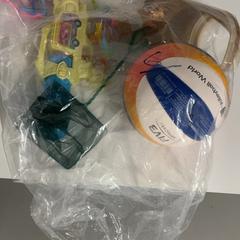 نظارات السباحة & كاسكيت toys، كما تم الإبلاغ عنه بواسطة Silver Sands Beach عبر iLost