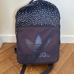 Blue backpack, amint azt az iLostnak jelentették.