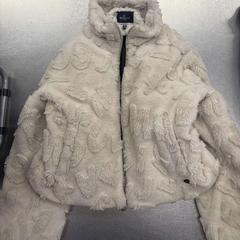 Jas  Creme, zoals gemeld door IKEA Utrecht met iLost