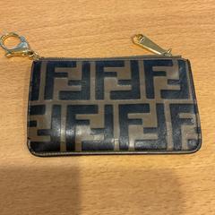 Peněženka Sonokawa, USA, jak nahlášeno Gemeente Amsterdam - Bureau Gevonden Voorwerpen pomocí iLost