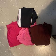 السراويل القصيرة Clothing، كما تم الإبلاغ عنه بواسطة Room Mate Bruno عبر iLost