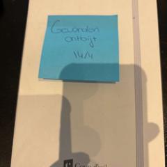 Bok wit schrijfboekje, som rapportert av Van der Valk Hotel Amsterdam-Amstel ved bruk av iLost