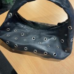 Táska, amint azt Pathé City az iLost segítségével jelentette.