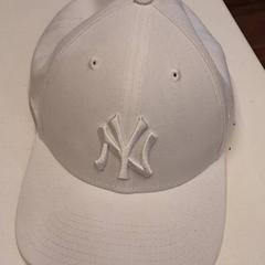 Boné de baseball wit stof, como reportado por Qbuzz ZHN utilizando o iLost