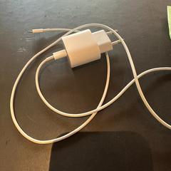 Iphone charger がiLostで Conscious Hotel Westerpark によって報告されました