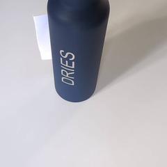 보온병 & 마시는 병 - blauw - Bonnly - Dries, iLost를 사용하여 Universiteit Gent - Faculteitsbibliotheek LW에 보고됨