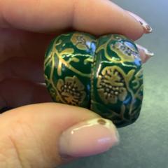 Náušnice, ako bolo nahlásené Eindhoven Airport pomocou iLost