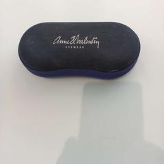 Szemüvegtok szemüveggel, amint azt Arriva Limburg Zuid az iLost segítségével jelentette.