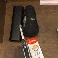 Elektrische tandenborstel + tandpasta, zgłoszono przez Van der Valk Hotel Gorinchem przy użyciu iLost