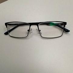 Lentes Noir et bleu, segundo informou ilévia usando iLost