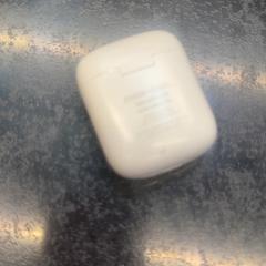 Füldugó, amint azt Rotterdam The Hague Airport az iLost segítségével jelentette.