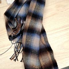 Skjerf echarpe, som rapportert av IKEA Montpellier ved bruk av iLost