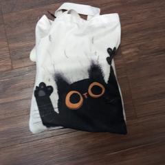 Katoenentas met schoenen, amint azt Pouw Vervoer az iLost segítségével jelentette.