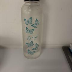 Edateko botila, gisa salatu by Vrije Universiteit Brussel (VUB) iLost erabiliz