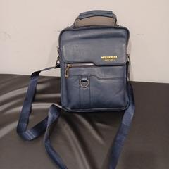 Bossa bandolera azul, segons ha informat RÍO Shopping - Valladolid mitjançant iLost