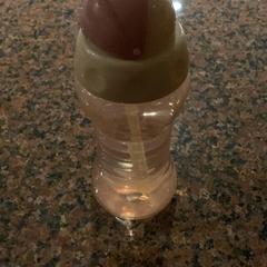 Small bottle Pink, iLost를 사용하여 Pathé Nijmegen에 보고됨