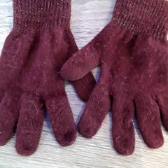 Kesztyű, amint azt EBS Tramplein az iLost segítségével jelentette.