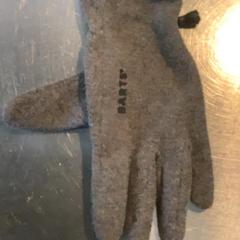 Guantes, ha sido reportado por MEININGER Hotel Heidelberg Hauptbahnhof con iLost