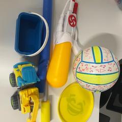 Kids playing toys, jak nahlášeno Silver Sands Beach pomocí iLost